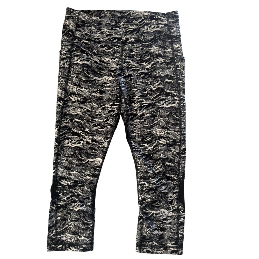 Lululemon Pace Rival Crop Women 8 Black White Wave Print Excellent Mesh Pockets